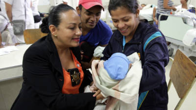 Los padres del menor agradecen a la subcomisaria Fátima Ulloa por el apoyo recibidio.