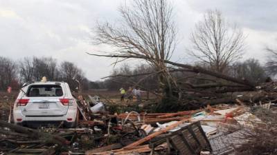 Un tornado que tocó tierra en Misisipi dejó al menos seis víctimas fatales a su paso y varios heridos