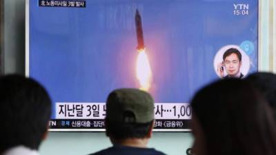 Kim Jong-un festejó el 'exitoso' lanzamiento de 3 misiles.
