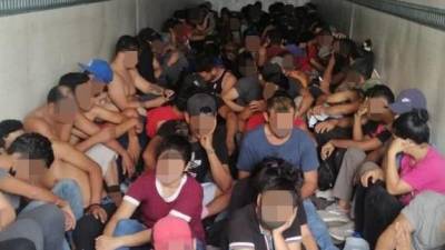 Un centenar de migrantes nicaragüenses fueron detenidos ayer tras ser descubiertos ocultos en un tráiler en el norte de México.