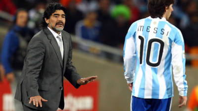 Maradona y Messi durante el Mundial de Sudáfrica 2010.