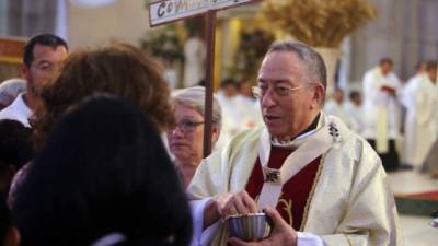 El cardenal Óscar Andrés Rodríguez durante la misa.