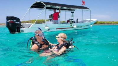 Roatán tiene bellos parajes. Entre las que se destacan las fabulosas playas de West End, que posee todo lo que necesita para gozar de la temporada llena de diversión, relajamiento y cultura.