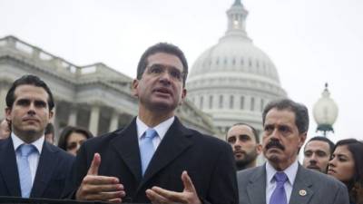 Pedro Pierluisi (C) será el sucesor de Rosselló en la gobernatura de Puerto Rico./AFP.