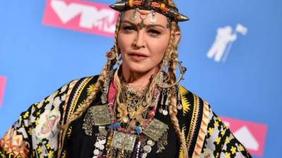 Madonna debía rendir homenaje a la fallecida Aretha Franklin, pero terminó rindiéndose tributo a ella misma. AFP