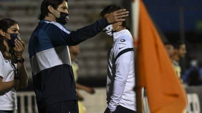 Solari salió enojado por el arbitraje. Foto AFP.