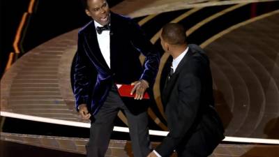 Momento después de que Will Smith abofeteara a Chris Rock en la gala de los premios Óscar.