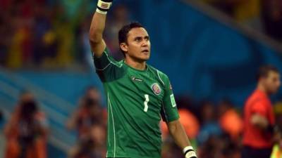 Paris Saint-Germain's Costa Rican Keylor Navas prays at the start of the UEFA Champions league Group A football match between Paris Saint-Germain and Real Madrid, at the Parc des Princes stadium, in Paris, on September 18, 2019. (Photo by MARTIN BUREAU / AFP)