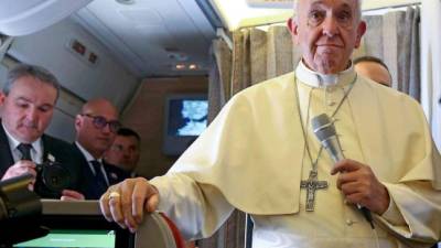 El papa Francisco visita estos países en medio de los escándalos de la Iglesia Católica.