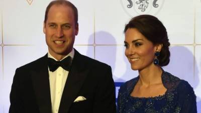 El príncipe William y Kate asistieron a una cena de gala con artistas de Bollywood.
