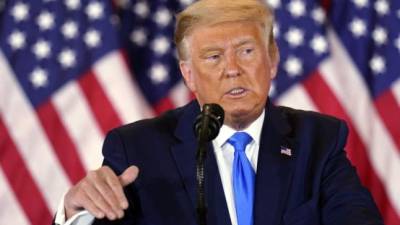 Trump ha mandado mensajes contradictorios sobre el asalto de sus seguidores al Capitolio. En ocasiones, intenta distanciarse de ellos y, en otras, apoyarlos. FOTO EFE