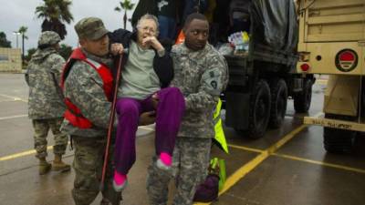 Más de 12,000 elementos de la Guardia Nacional participan en las labores de rescate de miles de personas atrapadas por las inundaciones en Houston.