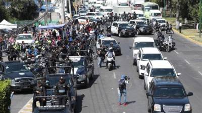 Vista general del convoy que traslada a los presuntos homicidas de la menor Fátima, el viernes en el municipio de Atizapán de Zaragoza, en el Estado de México (México). EFE/Mario Guzmán