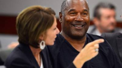 OJ Simpson fue absuelto por el asesinato de su exmujer en el juicio del siglo, pero fue condenado a 33 años de cárcel por robo y secuestro.