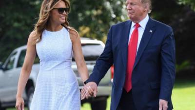 Donald Trump y su esposa, Melania, llegaron esta tarde a Orlando, Florida, para lanzar oficialmente la campaña para la reelección del mandatario estadounidense con miras a los comicios generales del próximo año en EEUU.