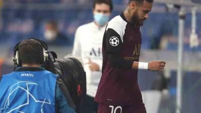 Neymar se retiró lesionado en el primer tiempo. Foto AFP.