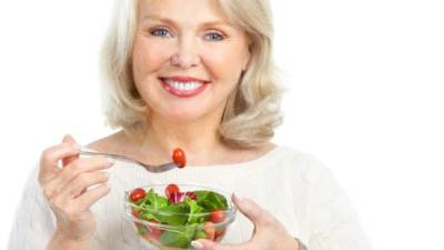 La mujer que se encuentran en la menopausia debe seguir una dieta equilibrada.