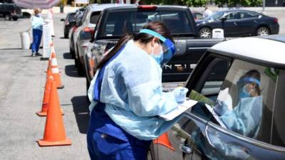 La utilización de mascarilla o tapabocas se exigía en Los Ángeles solo en comercios y ciertos establecimientos que reciben público. Foto: AFP