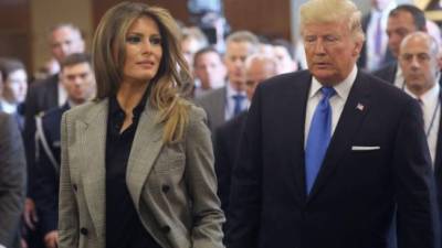 La primera dama estadounidense, Melania Trump, fue blanco de burlas en las redes sociales este miércoles por el atuendo que eligió para dirigir un almuerzo en el marco de la Asamblea General de la ONU en Nueva York.