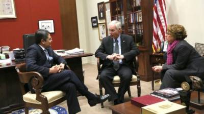 Durante su visita a Washington, el Presidente en reunión con el senador Ron Johnson.