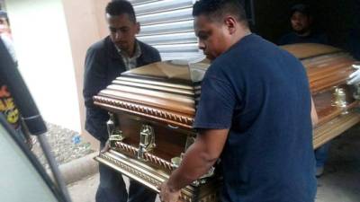 Familiares retiraron en la mañana del viernes el cadáver del jóven que fue embestido por el hijo de Mauricio Villeda.