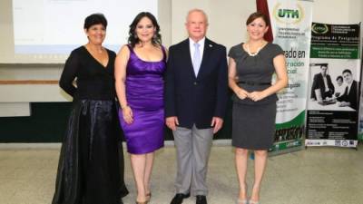 Elena Cuéllar, Reina Matamala, Roger Valladares y Golda Sánchez.