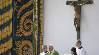 Francisco celebró su última misa campal ante 500,000 personas.