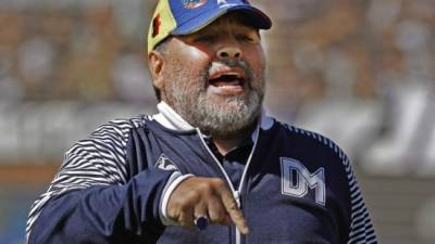 Argentina's Gimnasia y Esgrima La Plata coach, former football star Diego Armando Maradona gestures during an Argentina First Division Superliga football match against Estudiantes, at El Bosque stadium, in La Plata, Buenos Aires province, Argentina, on November 2, 2019. (Photo by ALEJANDRO PAGNI / AFP)