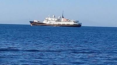 El crucero Serenísima proveniente de Ucrania llegó a las 7:00 am a Guanaja.