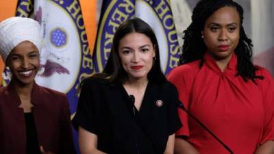 Las congresistas Alexandria Ocasio-Cortez, Ilhan Omar y Ayanna Pressley forman parte del escuadrón que se opone a Trump./AFP.
