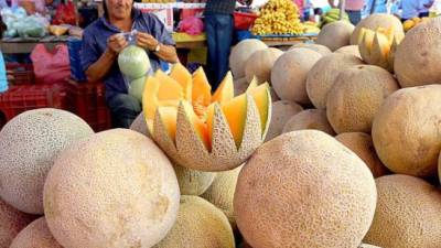 Puesto de melones en la Feria del Agricultor.