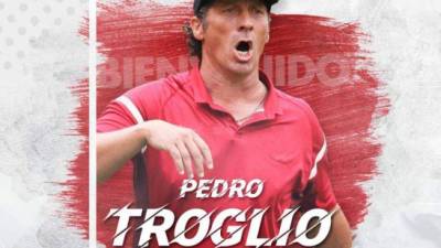 El argentino Pedro Troglio cuenta con 53 años de edad y llega a dirgir al Olimpia.