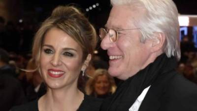 Richard Gere junto con la empresaria Alejandra Silva. EFE.