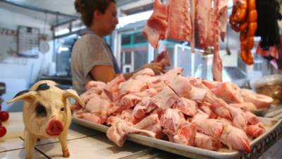 Las carnes están en la lista de los productos que el Gobierno ordenó congelar durante la temporada navideña.