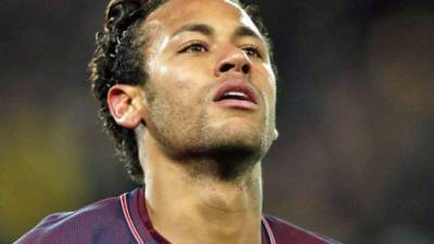 Neymar podría estar fuera de las canchas por 3 meses.