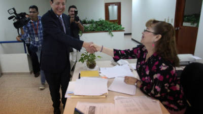 Roberto Herrera Cáceres, el nuevo ombudsman hondureño fue bien recibido por el personal que labora en el Conadeh.