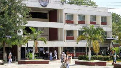 En la Unah-vs de San Pedro Sula estudian aproximadamente unos 20 mil universitarios.