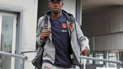 El francés Ousmane Dembélé lleva una vida desordenada en Barcelona y este día se ha revelado todo lo que hace el futbolista fuera de las canchas. Su estilo ha colmado la paciencia en el club catalán ya que aseguran que por todo estos motivos no ha podido destacar en España.