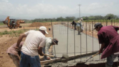 En la gráfica se muestra el avance de la construcción de la granja penal en Naco, Cortés.