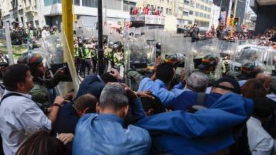 La tensión aumenta en Venezuela entre chavistas y opositores.