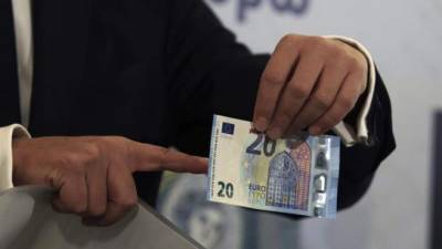 El nuevo billete y sus características fueron presentados en diversas capitales europeas. En la foto, la presentación efectuada en Atenas, Grecia.