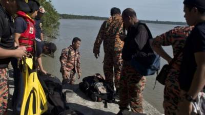 Los equipos de rescate buscan a sobrevivientes.