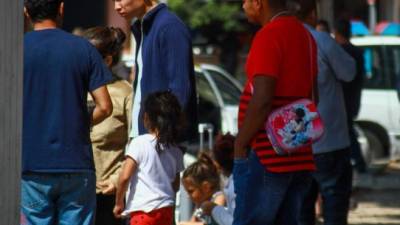 Según cifras de la Cancillería de Honduras, más de 300 menores hondureños han sido separados de sus padres en la frontera entre México y Estados Unidos desde que inició en abril la polémica estrategia de 'tolerancia cero' contra la inmigración, suspendida a finales de junio por las enormes críticas recibidas. EFE/Archivo