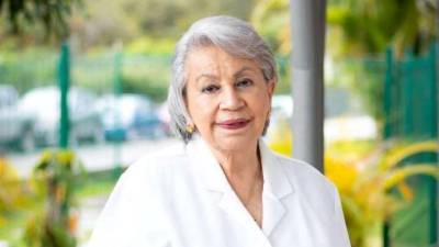 Flor Crescencia Duarte Muñoz es una médico de 83 años que dirige el Centro de Cáncer Emma Romero de Callejas, el cual fundó en 1991. Es la primera mujer especialista de Honduras en Oncología, Hematología y Medicina Interna. A su edad sigue trabajando por los pacientes y no piensa en jubilarse, sino en trabajar en pro de la gente hasta su último respiro.