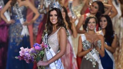 La bellísima modelo Paulina Vega, de 22 años, se ha convertido en la segunda colombiana en conquistar el título de Miss Universo en la gran gala celebrada esta noche en la Universidad Internacional de Florida (FIU), situada en el área metropolitana de Miami (EE.UU.).