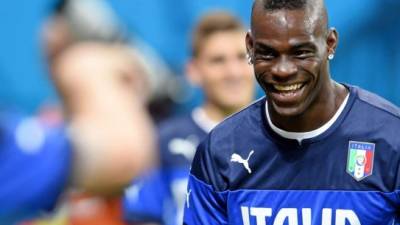 Mario Balotelli burló a la selección inglesa.