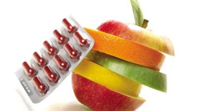 Las frutas y verduras contienen muchas vitaminas de manera natural. Los suplementos vitamínicos a veces son innecesarios.