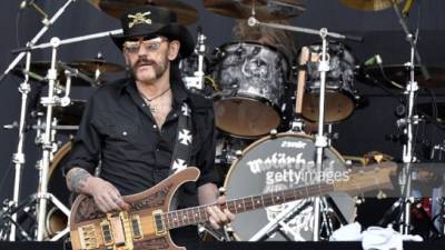 El bajista de la banda británica Motörhead falleció luego de su batalla contra el cáncer de garganta.