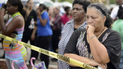 Los dos estudiantes heridos de gravedad en una escuela de Roswell (Nuevo México, EE.UU.) fueron atacados a tiros por otro alumno del centro, de 12 años, actualmente bajo arresto policial, confirmaron hoy las autoridades locales y estatales en rueda de prensa.