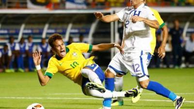 Desde los Juegos Olímpicos, Arnold Peralta fue el encargado de neutralizar a Neymar.